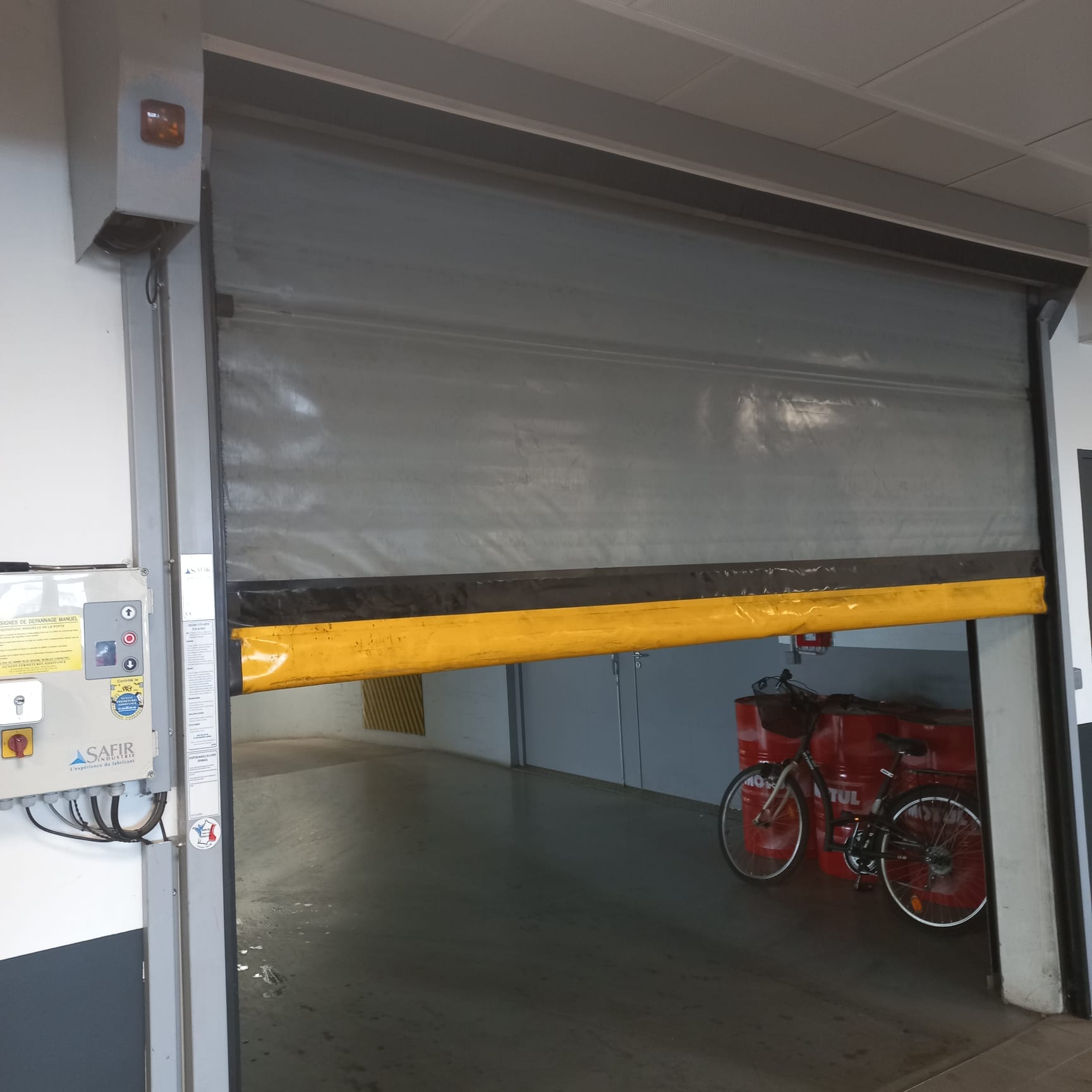 Portes rapides installée sur un bâtiment professionnel